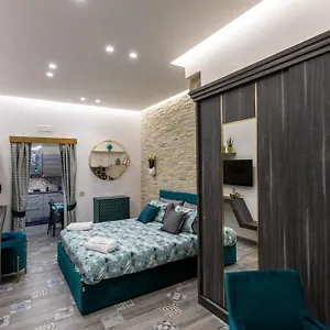 https://suite-na-poesia-di-santa-chiara.hotels-amalfi.com