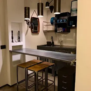 https://fra-storia-e-modernita.italymilanhotels.net